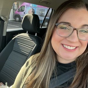 Meet your Posher, Lauren